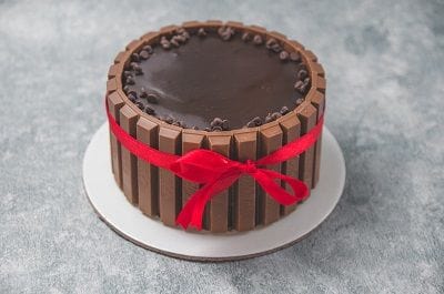 KitKat Cake