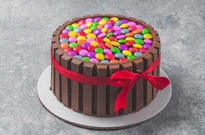 legateaucakes 1/2KG / Egg / circle Kitkat Gems Cake
