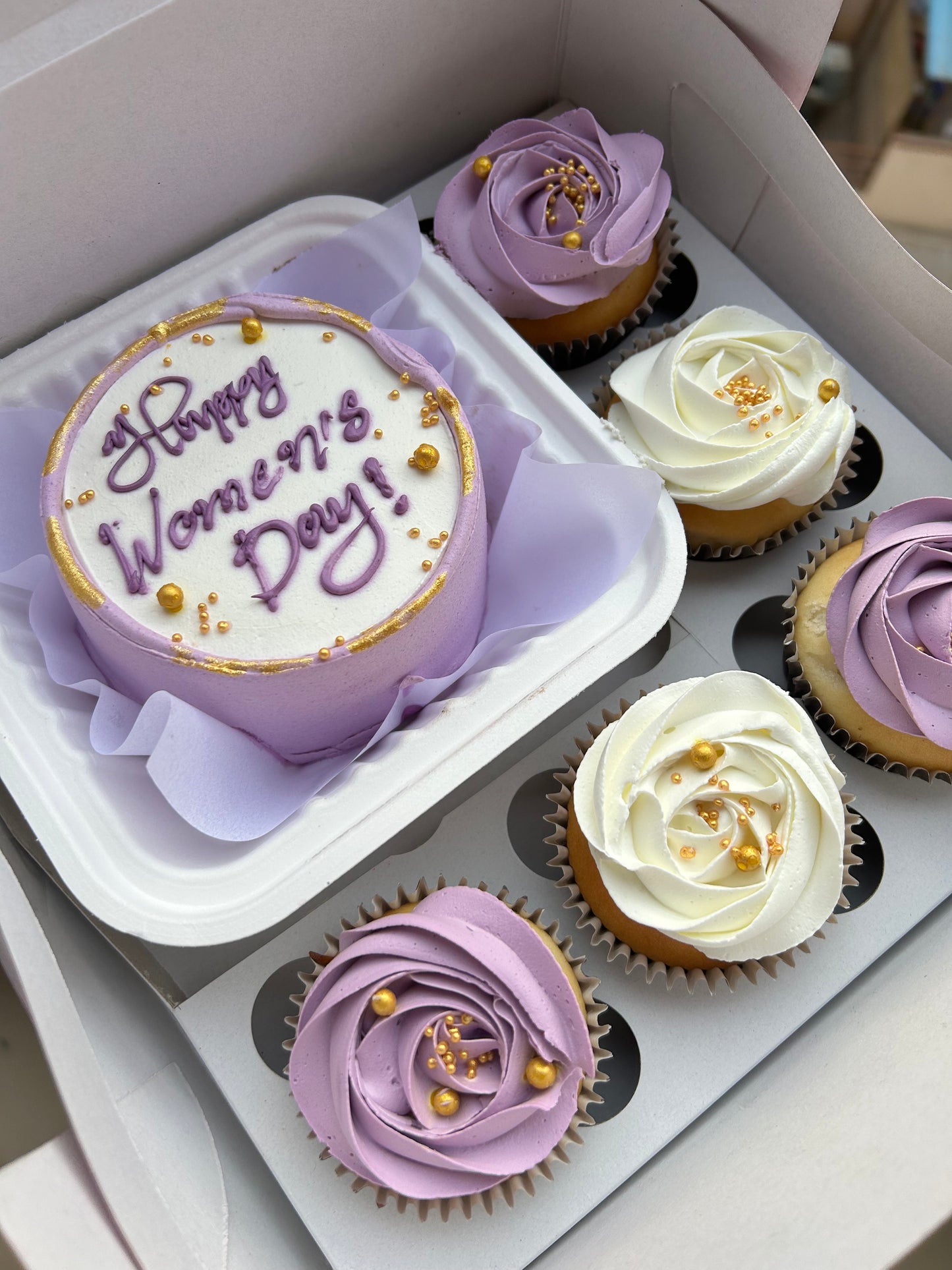 Elegant Women's Day Celebration Hamper