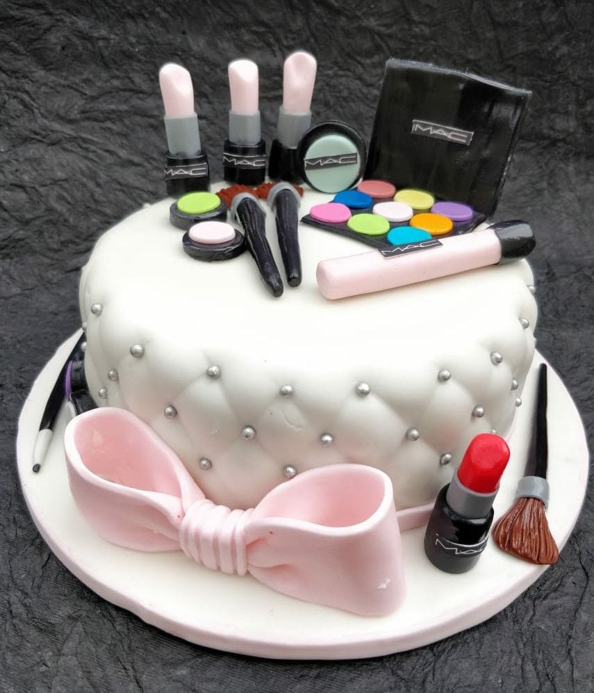 Makeup Beauty Cake Legateaucakes