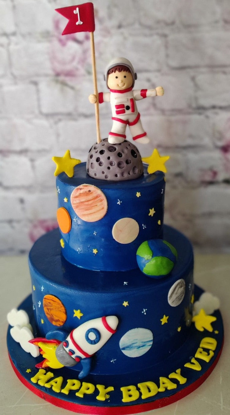 Space Theme cake – THE BROWNIE STUDIO