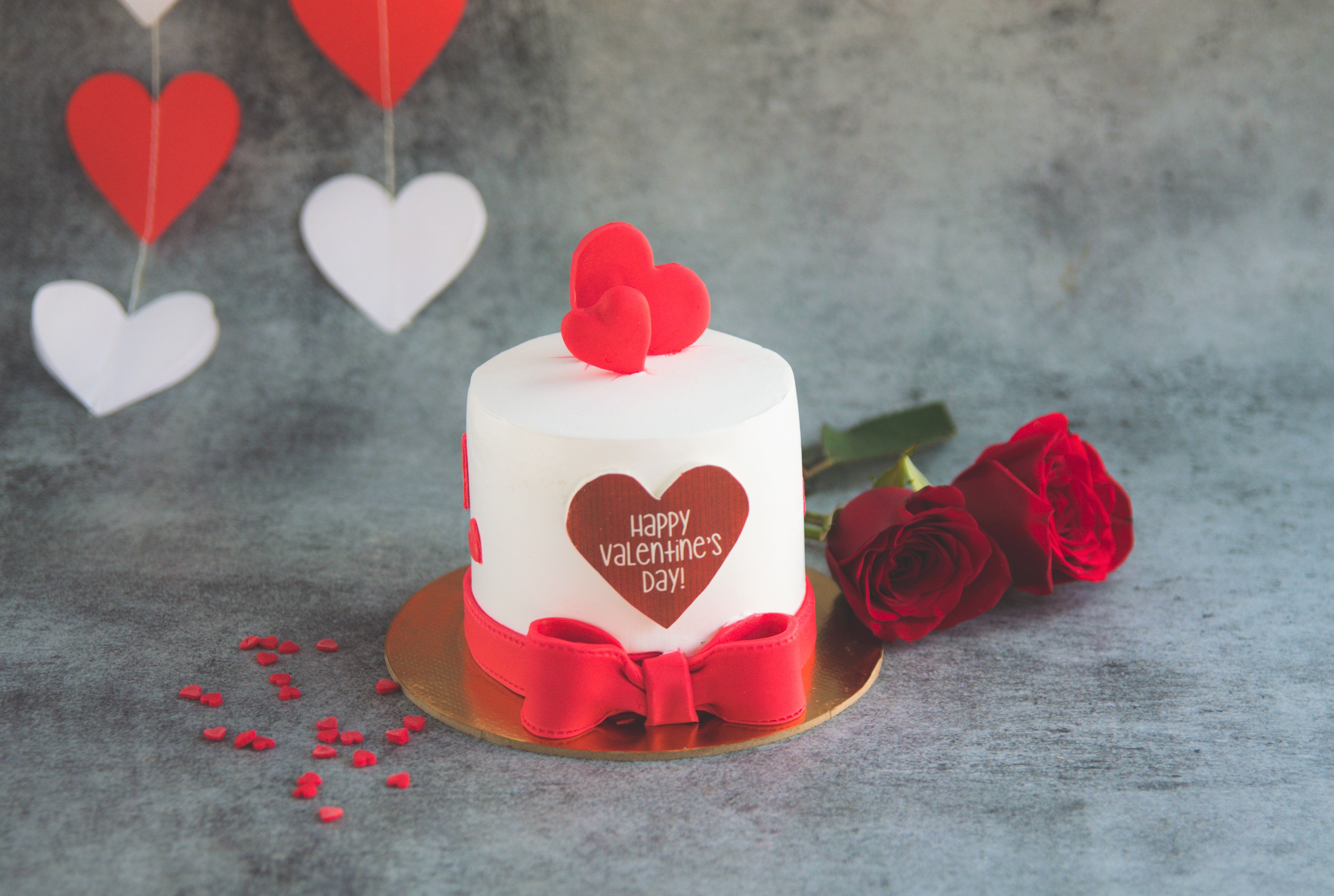 Order Dreamy Love Vanilla Mini Cake 300 Gram Online, Price Rs.395 |  FlowerAura